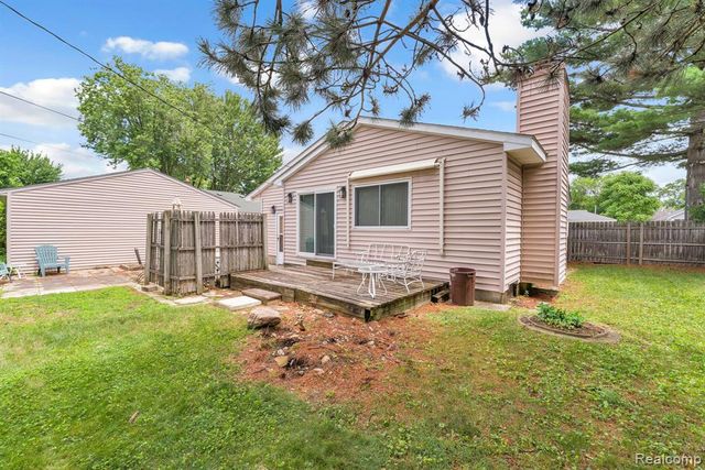 5693 Colonial Street, Dearborn Heights, MI 48127