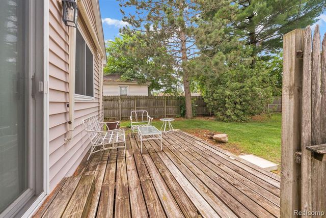 5693 Colonial Street, Dearborn Heights, MI 48127