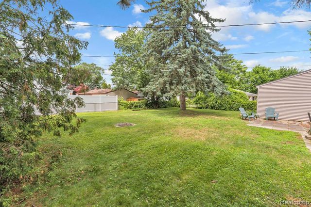 5693 Colonial Street, Dearborn Heights, MI 48127