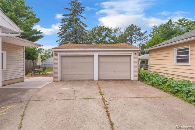 5693 Colonial Street, Dearborn Heights, MI 48127
