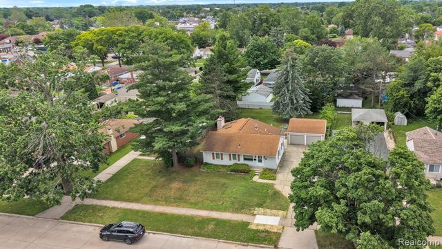 5693 Colonial Street, Dearborn Heights, MI 48127