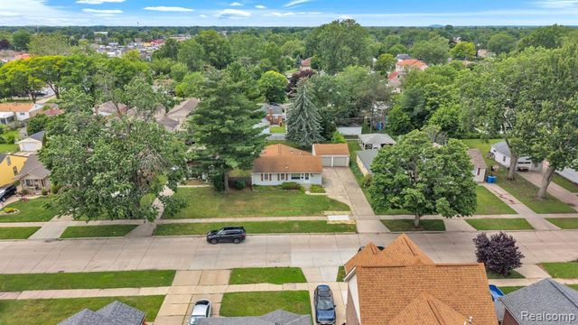 5693 Colonial Street, Dearborn Heights, MI 48127