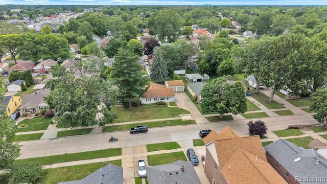 5693 Colonial Street, Dearborn Heights, MI 48127