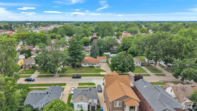 5693 Colonial Street, Dearborn Heights, MI 48127