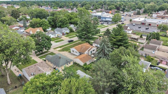 5693 Colonial Street, Dearborn Heights, MI 48127