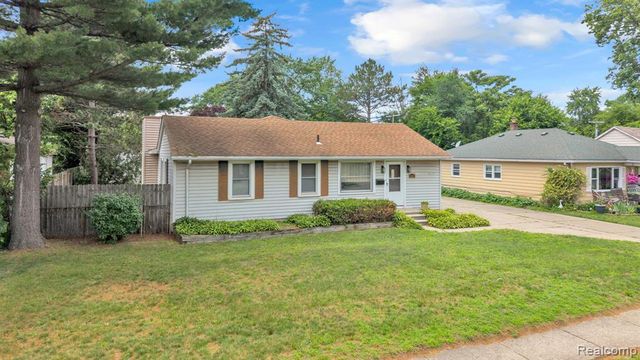 5693 Colonial Street, Dearborn Heights, MI 48127