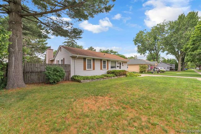 5693 Colonial Street, Dearborn Heights, MI 48127
