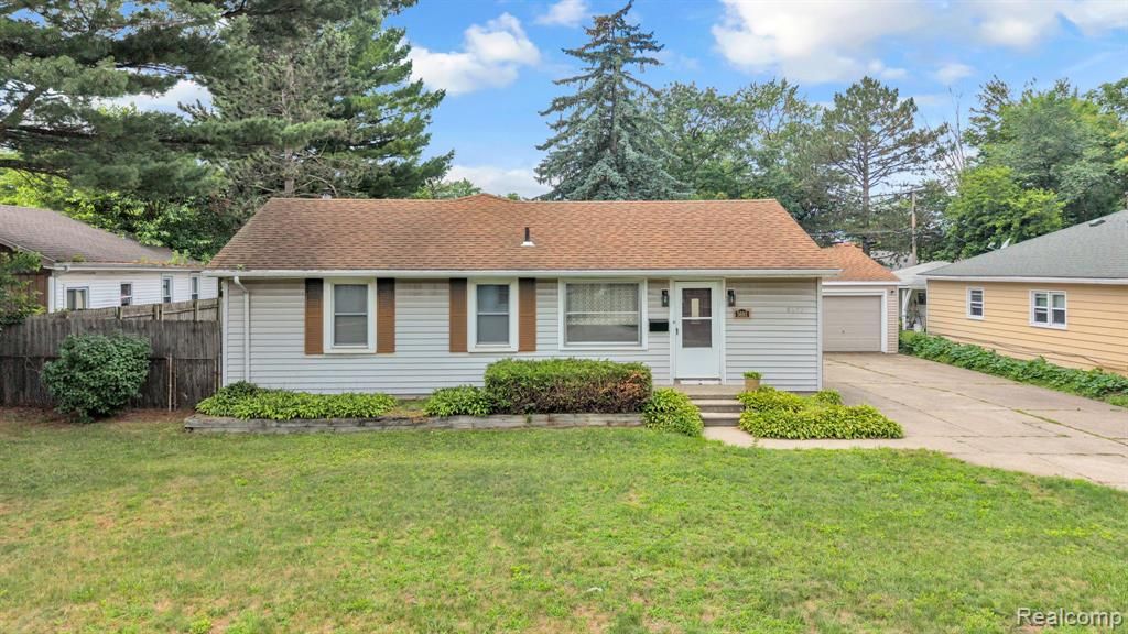 5693 Colonial Street, Dearborn Heights, MI 48127