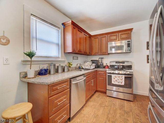 331 Ellery Ave, Newark City, NJ 07106