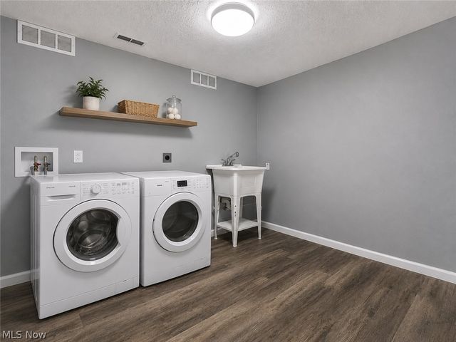 6518 Lorraine Avenue NW, Massillon, OH 44646