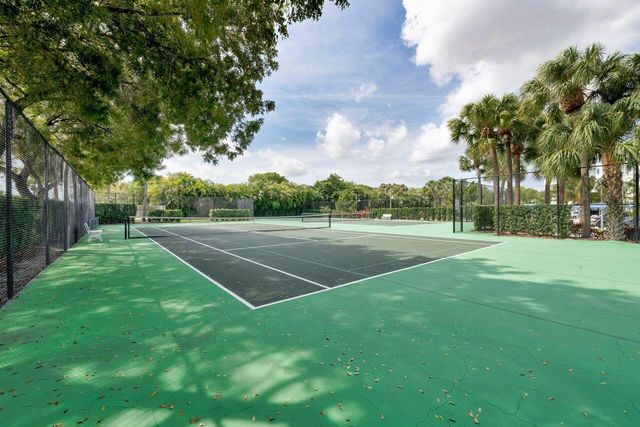 814 BAY COLONY Drive S, Juno Beach, FL 33408