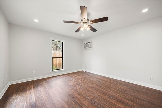 7030 Tree Top Pl, Corpus Christi, TX 78413