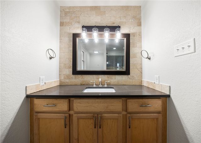 7030 Tree Top Pl, Corpus Christi, TX 78413
