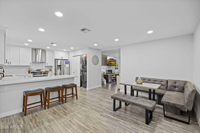 4470 E BELLEVIEW Street, Phoenix, AZ 85008