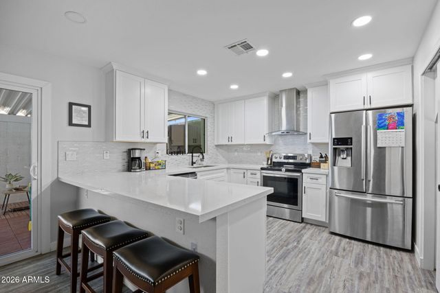 4470 E BELLEVIEW Street, Phoenix, AZ 85008