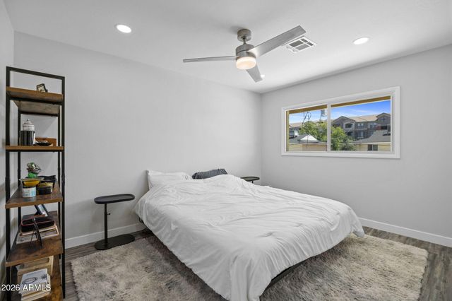 4470 E BELLEVIEW Street, Phoenix, AZ 85008