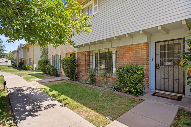 4470 E BELLEVIEW Street, Phoenix, AZ 85008