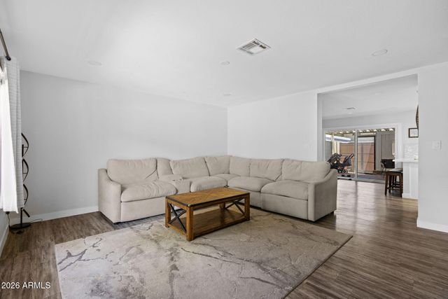 4470 E BELLEVIEW Street, Phoenix, AZ 85008