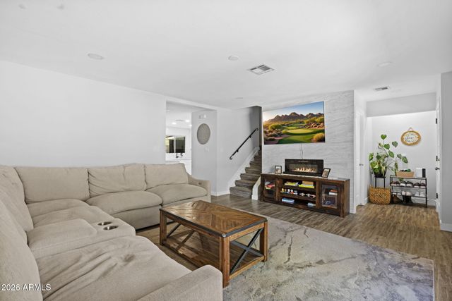 4470 E BELLEVIEW Street, Phoenix, AZ 85008