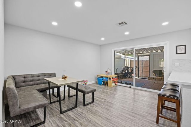 4470 E BELLEVIEW Street, Phoenix, AZ 85008