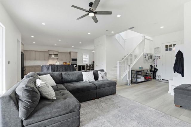 486 Lassen Way, Marina, CA 93933