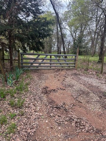 229 Blue Hill, Bokchito, OK 74726