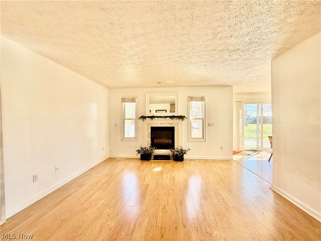 8524 Manchester Avenue NW, Canal Fulton, OH 44614