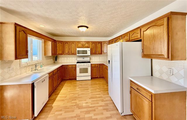 8524 Manchester Avenue NW, Canal Fulton, OH 44614