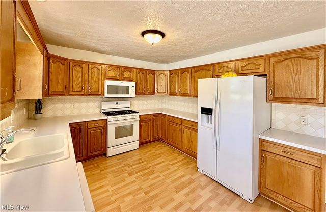 8524 Manchester Avenue NW, Canal Fulton, OH 44614