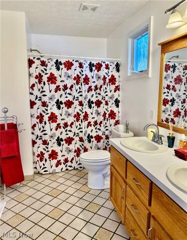 8524 Manchester Avenue NW, Canal Fulton, OH 44614