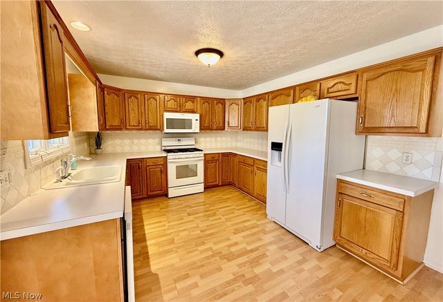 8524 Manchester Avenue NW, Canal Fulton, OH 44614