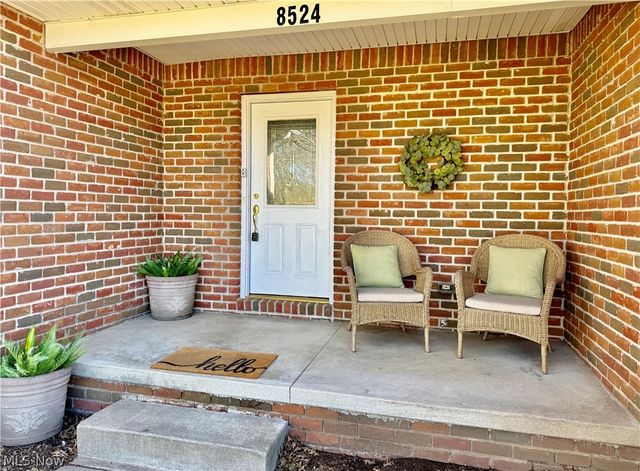 8524 Manchester Avenue NW, Canal Fulton, OH 44614