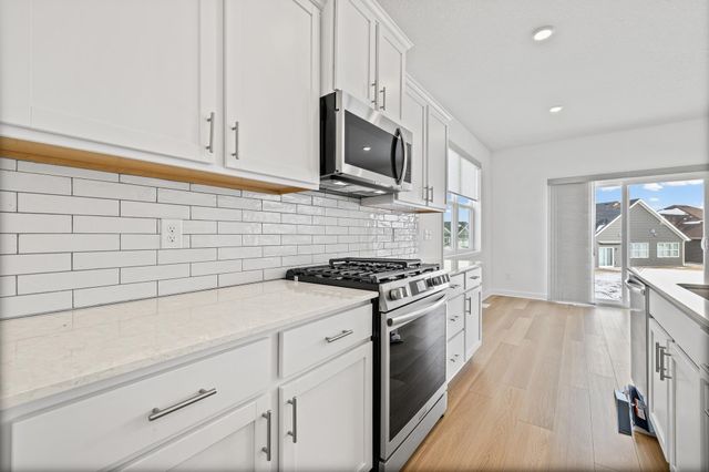 3825 Henna Avenue N, Oakdale, MN 55128