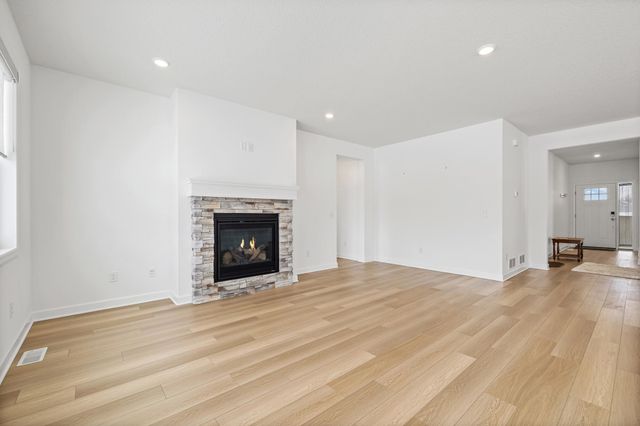 3825 Henna Avenue N, Oakdale, MN 55128