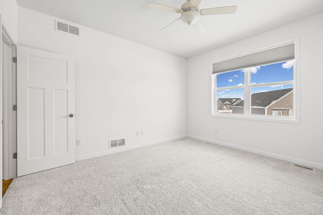 3825 Henna Avenue N, Oakdale, MN 55128