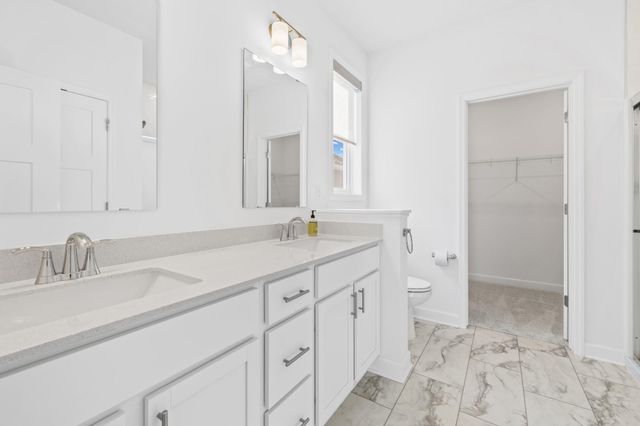 3825 Henna Avenue N, Oakdale, MN 55128