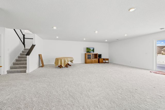 3825 Henna Avenue N, Oakdale, MN 55128