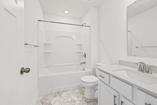 3825 Henna Avenue N, Oakdale, MN 55128