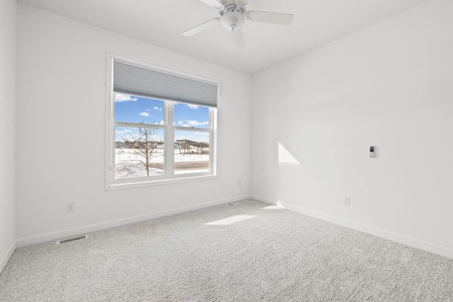 3825 Henna Avenue N, Oakdale, MN 55128