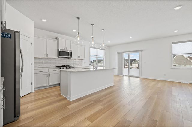 3825 Henna Avenue N, Oakdale, MN 55128