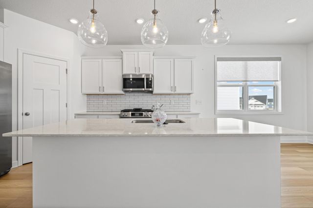 3825 Henna Avenue N, Oakdale, MN 55128