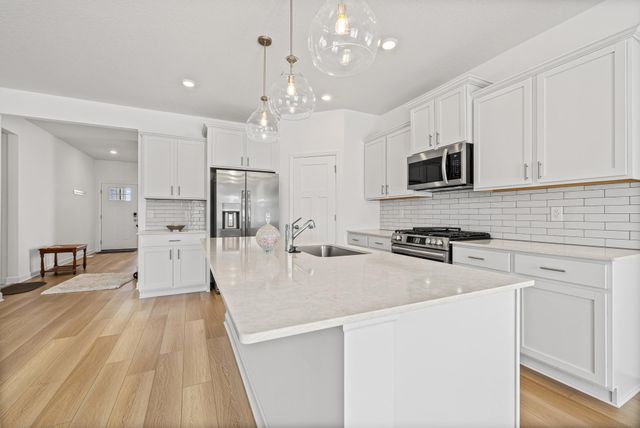 3825 Henna Avenue N, Oakdale, MN 55128