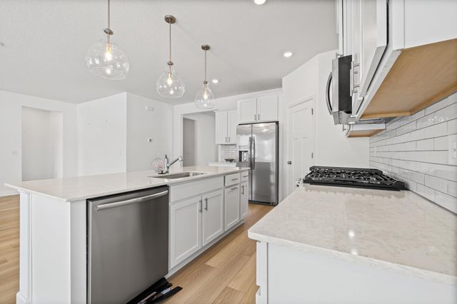 3825 Henna Avenue N, Oakdale, MN 55128