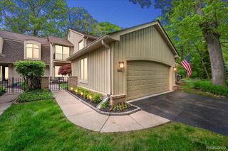 1161 Hillpointe Circle, Bloomfield Hills, MI 48304