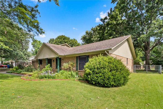 2514 E Sharon Street, Fayetteville, AR 72703