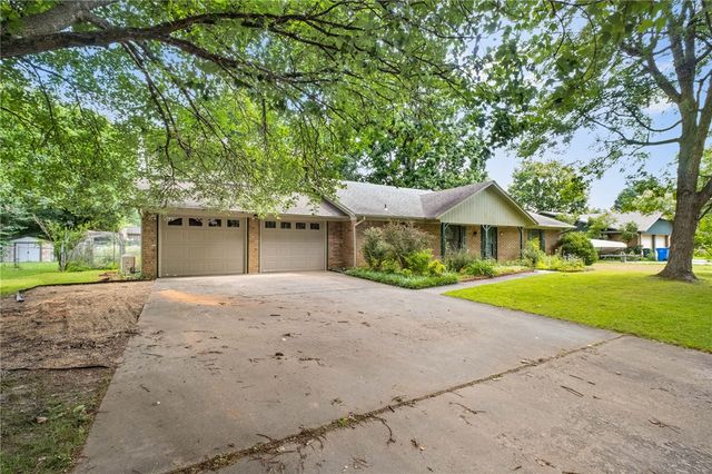 2514 E Sharon Street, Fayetteville, AR 72703