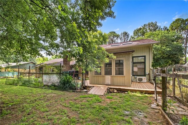 2514 E Sharon Street, Fayetteville, AR 72703