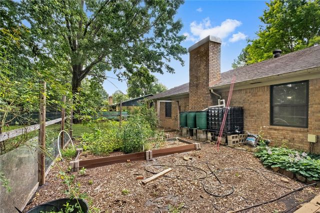 2514 E Sharon Street, Fayetteville, AR 72703