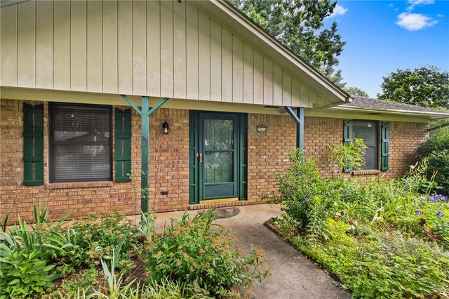 2514 E Sharon Street, Fayetteville, AR 72703