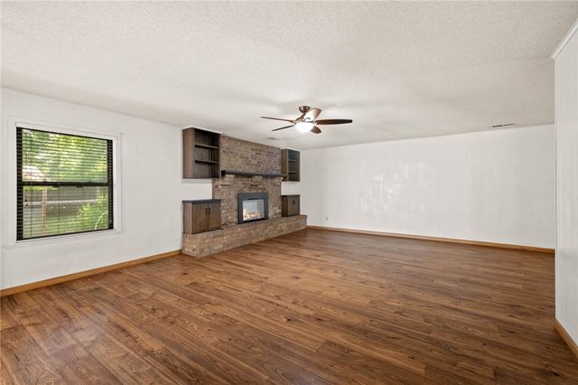 2514 E Sharon Street, Fayetteville, AR 72703